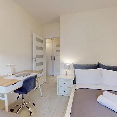 Family House Near The Market Square -perfect For Family & Business - Ksiecia Witolda Street 500 Steps To Market Square - 2 Bedrooms,2 Parking Places