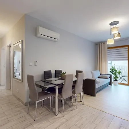 Family House Near The Market Square -perfect For Family & Business - Ksiecia Witolda Street 500 Steps To Market Square - 2 Bedrooms,2 Parking Places Apartment *