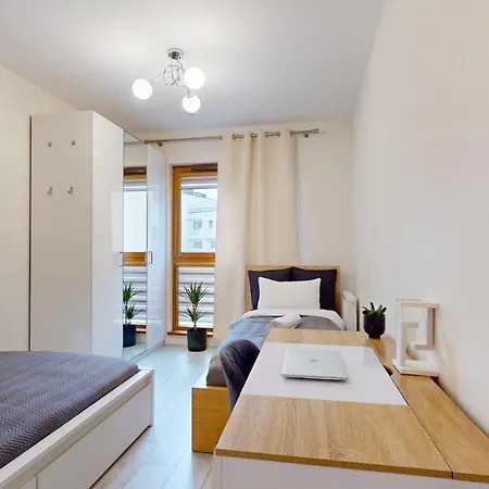 Апартаменти Family House Near The Market Square -perfect For Family & Business - Ksiecia Witolda Street 500 Steps To Market Square - 2 Bedrooms,2 Parking Places *