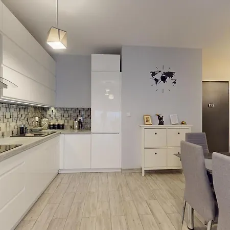 Family House Near The Market Square -perfect For Family & Business - Ksiecia Witolda Street 500 Steps To Market Square - 2 Bedrooms,2 Parking Places Apartment