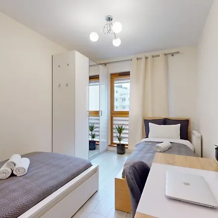 Family House Near The Market Square -perfect For Family & Business - Ksiecia Witolda Street 500 Steps To Market Square - 2 Bedrooms,2 Parking Places Apartamento Breslavia