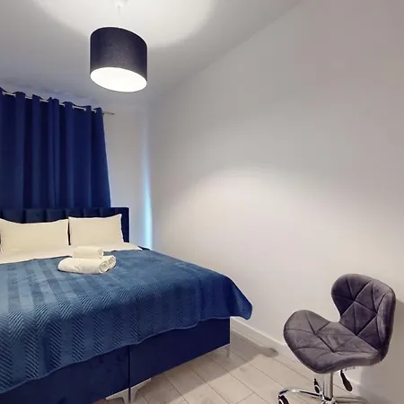 Apartamento Family House Near The Market Square -perfect For Family & Business - Ksiecia Witolda Street 500 Steps To Market Square - 2 Bedrooms,2 Parking Places Breslavia