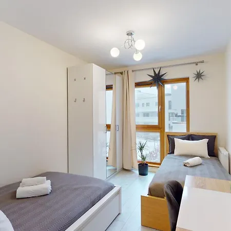 Apartamento Family House Near The Market Square -perfect For Family & Business - Ksiecia Witolda Street 500 Steps To Market Square - 2 Bedrooms,2 Parking Places Breslavia
