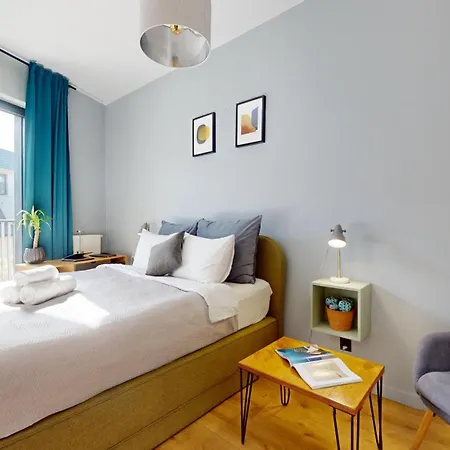 Family House Near The Market Square -perfect For Family & Business - Ksiecia Witolda Street 500 Steps To Market Square - 2 Bedrooms,2 Parking Places * Breslavia