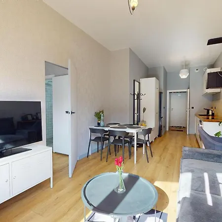 Family House Near The Market Square -perfect For Family & Business - Ksiecia Witolda Street 500 Steps To Market Square - 2 Bedrooms,2 Parking Places *