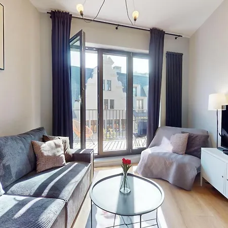 Family House Near The Market Square -perfect For Family & Business - Ksiecia Witolda Street 500 Steps To Market Square - 2 Bedrooms,2 Parking Places Breslavia