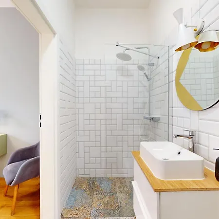 Family House Near The Market Square -perfect For Family & Business - Ksiecia Witolda Street 500 Steps To Market Square - 2 Bedrooms,2 Parking Places * Breslavia