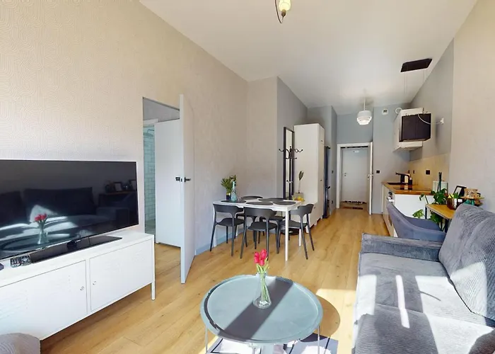 Family House Near The Market Square -perfect For Family & Business - Ksiecia Witolda Street 500 Steps To Market Square - 2 Bedrooms,2 Parking Places *